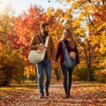 Sac bandoulière chien couple automne balade