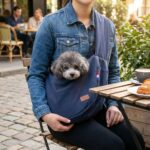 Sac transport chien bandoulière en terasse dans un bar restaurant