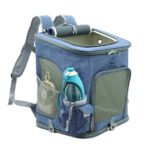 Sac à dos de transport en jean bleu à ouverture supérieure, mini-ventilateur à gauche et gourde bleue dans la poche latérale