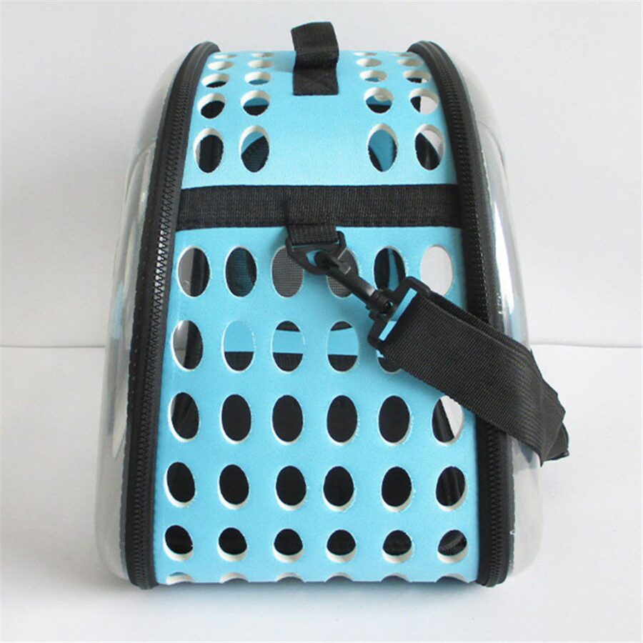 Sac rigide bleu clair vu de côté, perforations ovales, sangle noire réglable et fermeture éclair sur le pourtour